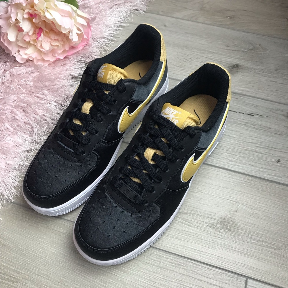 Nike Air Force 1 ‘07 SE Nylon Black & White - Picture 2 of 8